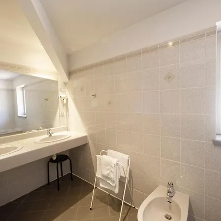 Le Lons Hotel