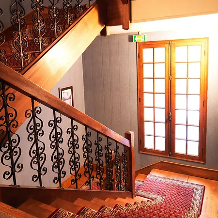 Le Lons Otel Foix